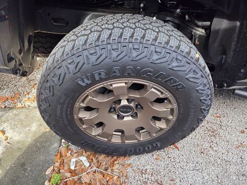 Used 2025 Toyota Tacoma Trailhunter 4D Crew Cab image 7