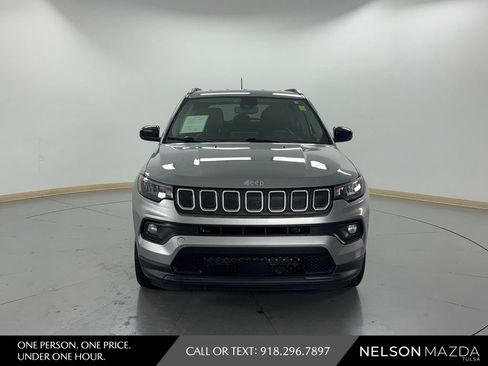 Used 2022 Jeep Compass Latitude AWD/4WD image 2