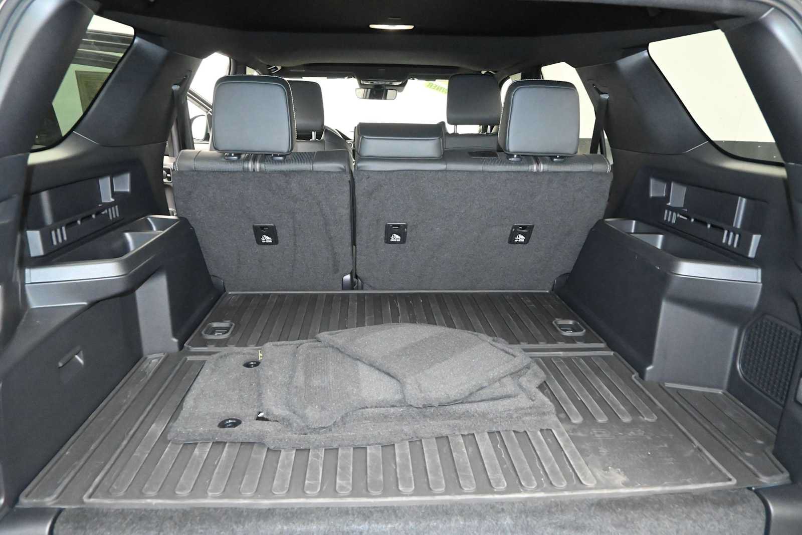 Used 2025 Toyota 4Runner Limited AWD/4WD image 25