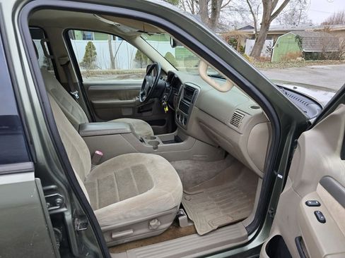 Used 2004 Ford Explorer XLT image 13
