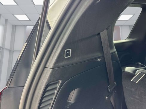 Used 2025 Chrysler Pacifica Select FWD image 16