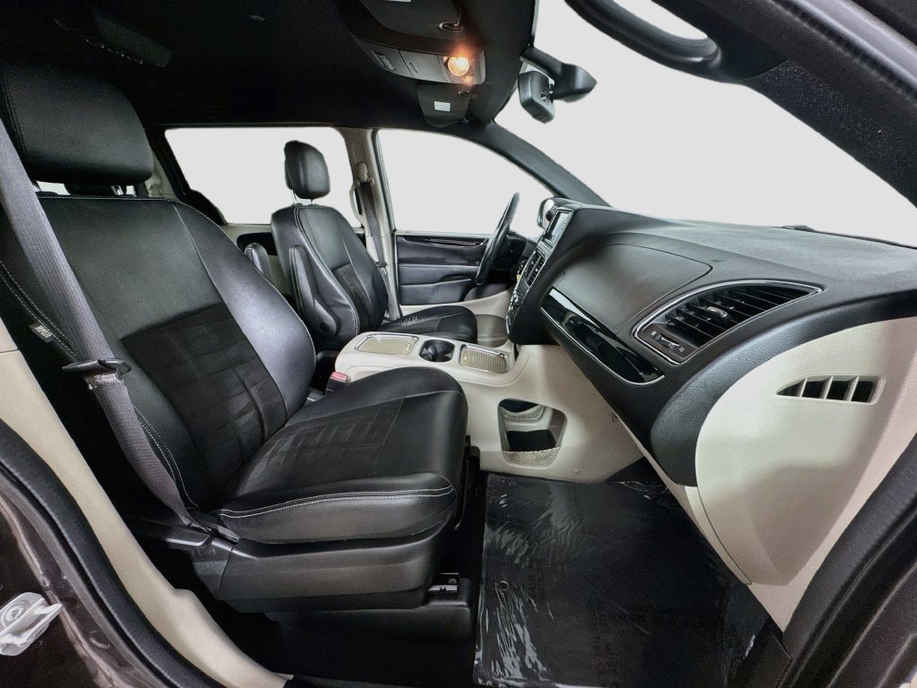 Used 2019 Dodge Grand Caravan SXT FWD image 33