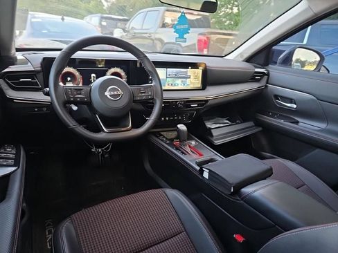 Used 2025 Nissan Kicks SR FWD image 12