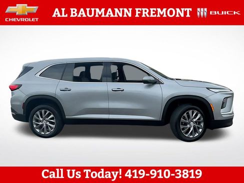 Used 2025 Buick Enclave Preferred AWD/4WD image 2