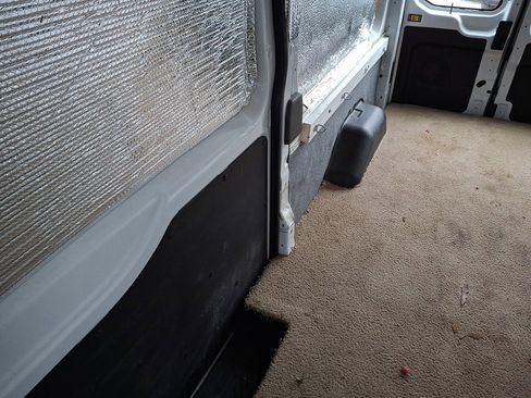 Certified 2022 Ford E-Transit image 18