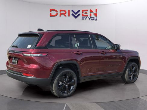 New 2025 Jeep Grand Cherokee Altitude RWD image 5