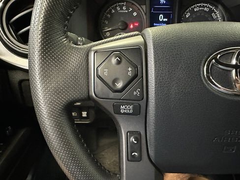 Used 2019 Toyota Tacoma TRD Sport AWD/4WD image 9