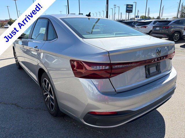 Used 2025 Volkswagen Jetta SE FWD image 5