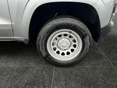 Used 2025 Chevrolet Colorado W/T image 9