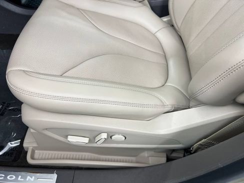 Used 2023 Lincoln Nautilus Reserve AWD/4WD image 13