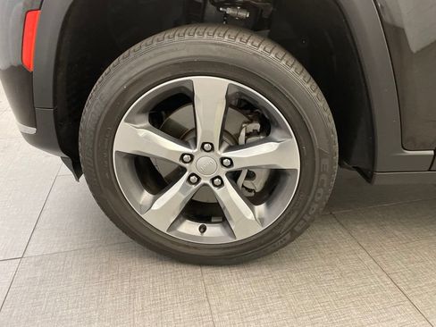 Certified 2024 Jeep Grand Cherokee L Limited AWD/4WD image 10