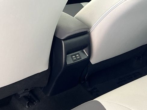 Used 2025 Toyota Corolla LE w/ Convenience Package image 37