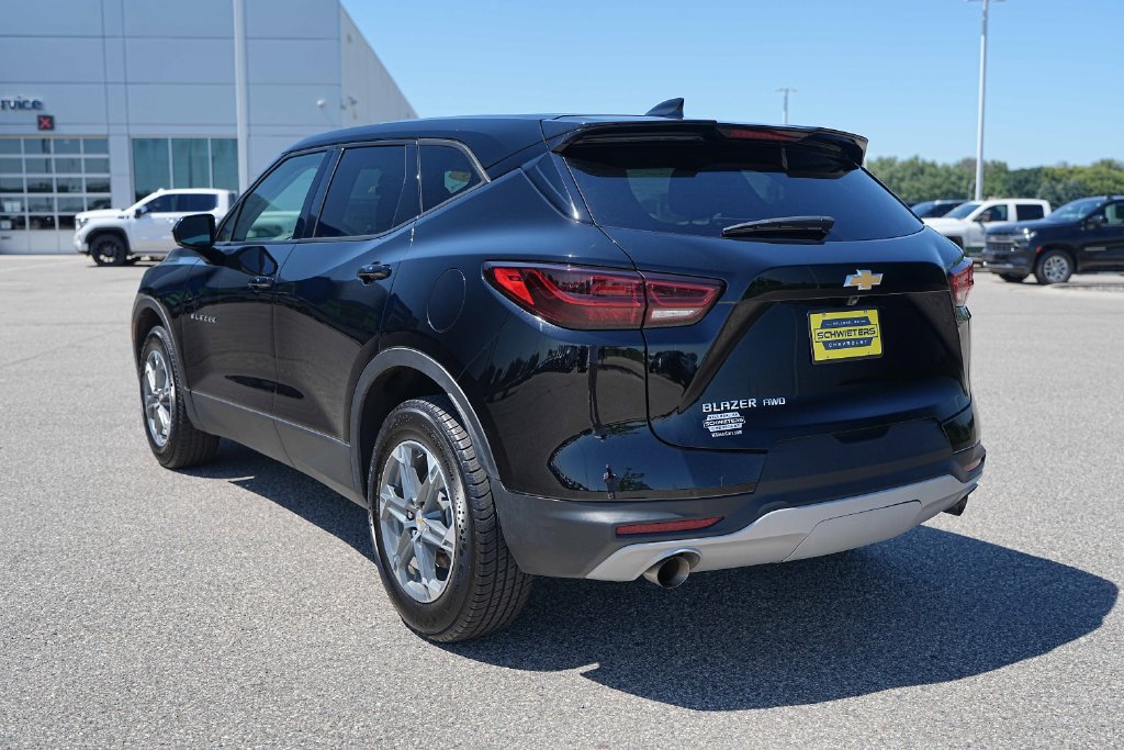 Used 2025 Chevrolet Blazer LT AWD/4WD image 9