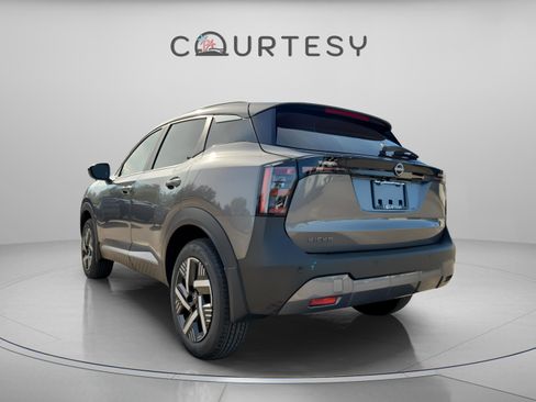 New 2026 Nissan Kicks SV image 2