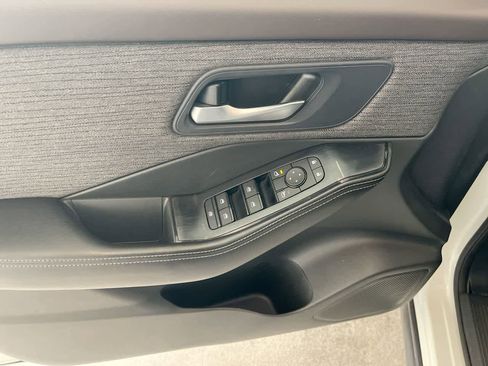 Used 2023 Nissan Rogue SV image 13