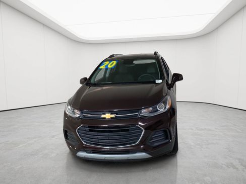 Used 2020 Chevrolet Trax LT w/ LT Convenience Package FWD image 2
