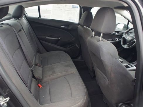 Used 2017 Chevrolet Cruze LT w/ Convenience Package image 15