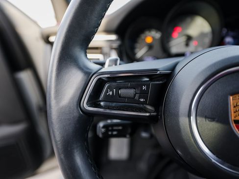 Certified 2022 Porsche Macan S image 17