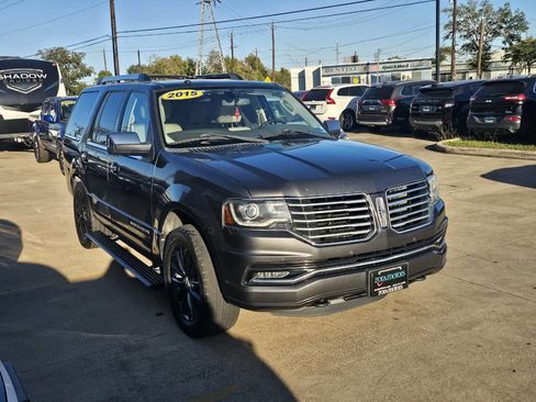Used 2015 Lincoln Navigator 2WD image 3