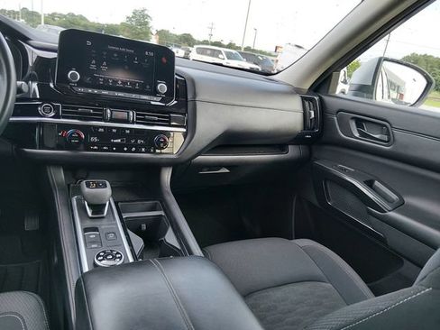Certified 2024 Nissan Pathfinder SV AWD/4WD image 11