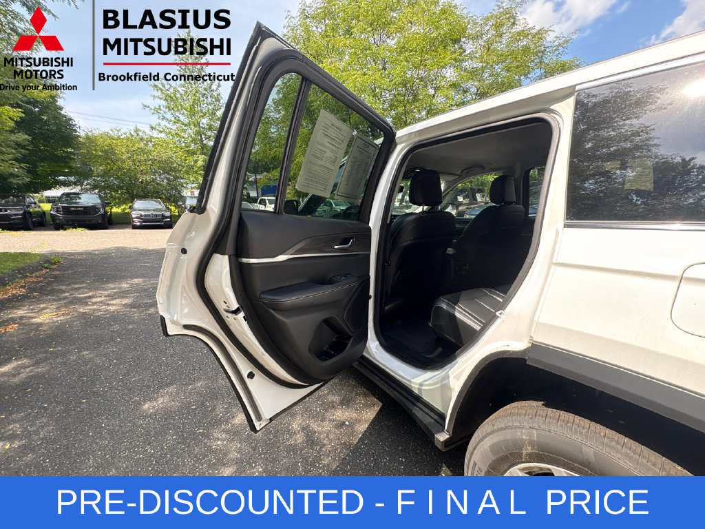 Used 2023 Jeep Grand Cherokee Limited w/ Trailer Tow Prep Group (B) AWD/4WD image 19