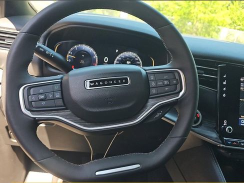 Used 2024 Jeep Wagoneer Series II w/ Flexible Seating Group RWD image 9