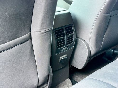 Used 2019 Ford Escape SE image 12