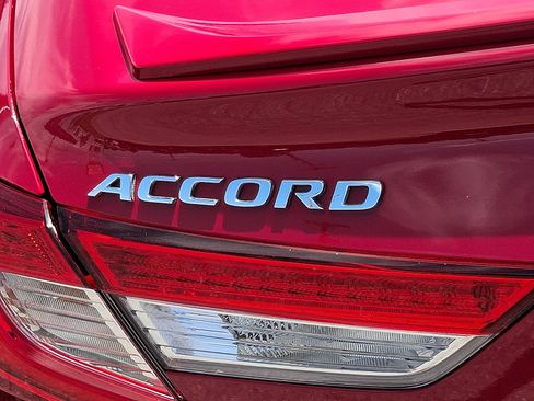 Used 2018 Honda Accord Sport image 29