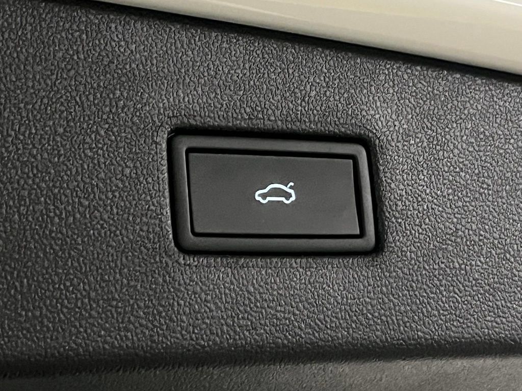 Used 2024 Volkswagen Tiguan SE FWD image 38