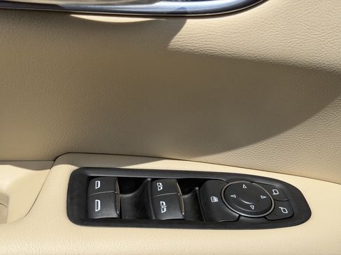Used 2019 Cadillac XT5 Premium Luxury FWD image 18