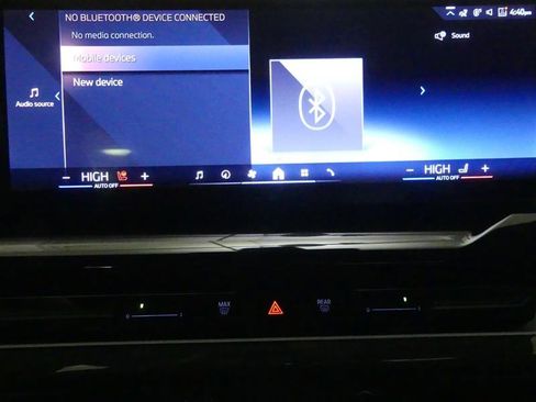 Used 2025 BMW 530i xDrive w/ Premium Package image 14