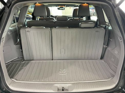 Used 2017 Toyota Highlander XLE image 8