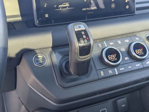 Used 2024 Land Rover Defender 90 X-Dynamic SE image 18