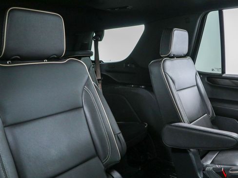 Used 2025 GMC Yukon Elevation w/ LPO, Elevation Black Package AWD/4WD image 33