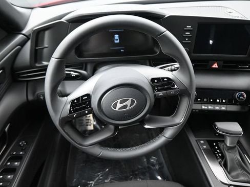 Used 2025 Hyundai Elantra Sport FWD image 14