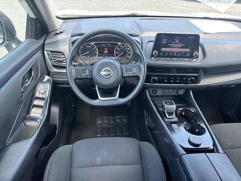 Used 2024 Nissan Rogue S AWD/4WD image 3