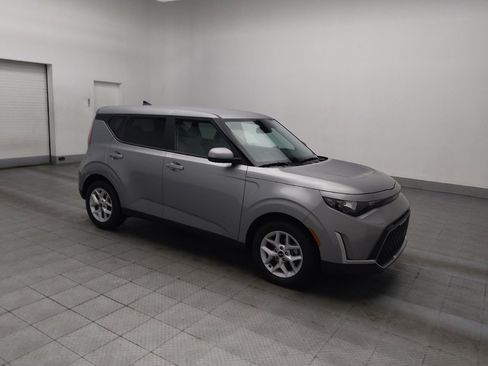 Used 2025 Kia Soul LX image 11