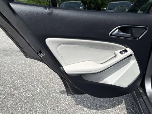 Used 2020 Mercedes-Benz GLA 250 4MATIC image 13
