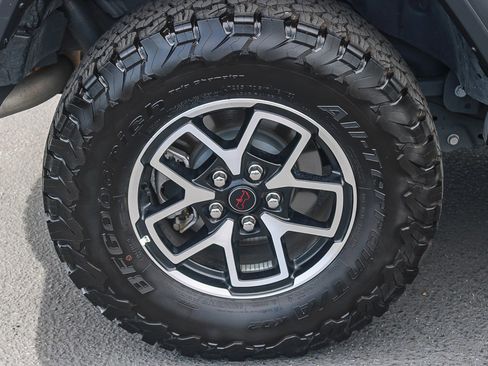 Used 2025 Jeep Wrangler Unlimited Rubicon AWD/4WD image 12