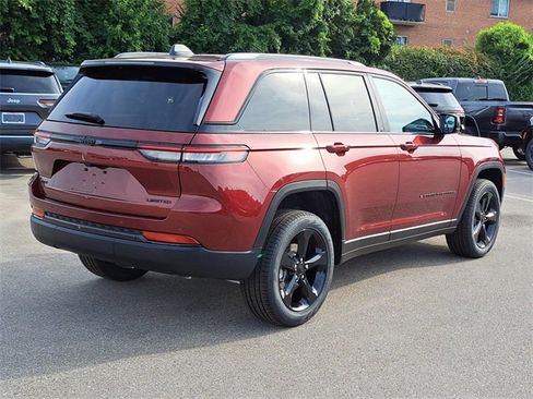 New 2025 Jeep Grand Cherokee Limited w/ Black Appearance Package image 4