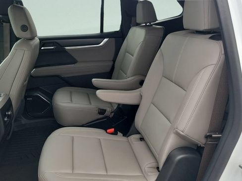 Used 2025 GMC Acadia Elevation w/ Elevation Premium Package FWD image 10