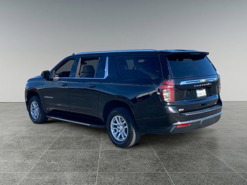 Used 2024 Chevrolet Suburban LT image 3
