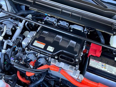 Used 2023 Lexus RZ 450e Premium image 31