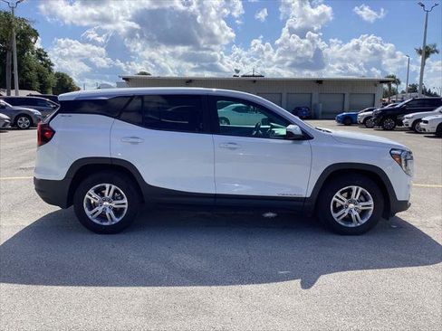 Used 2022 GMC Terrain SLE FWD image 12