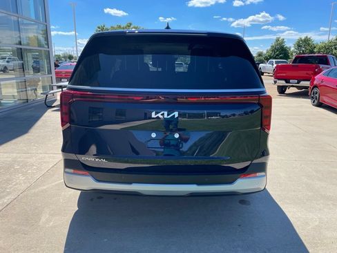 New 2026 Kia Carnival FWD image 6