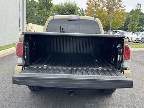 Used 2020 Toyota Tacoma TRD Sport AWD/4WD image 16