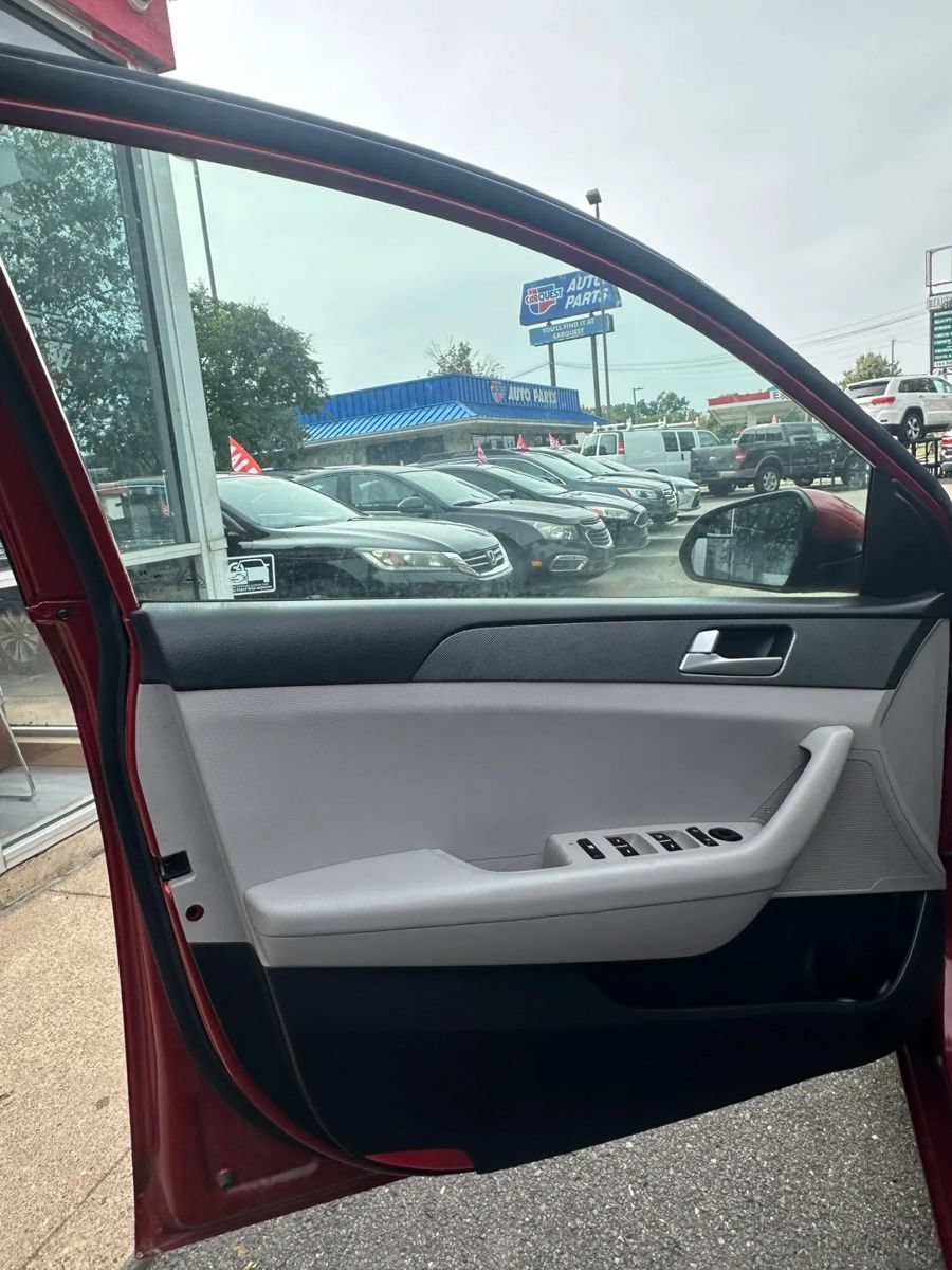 Used 2015 Hyundai Sonata SE FWD image 6