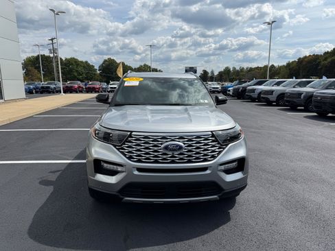 Certified 2020 Ford Explorer Platinum w/ Premium Technology Package image 3