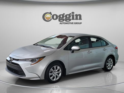 Certified 2025 Toyota Corolla LE image 1