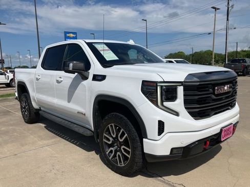 Used 2023 GMC Sierra 1500 AT4 w/ AT4 Premium Package AWD/4WD image 9